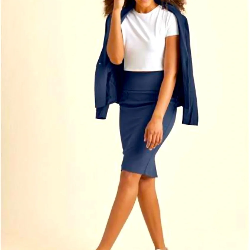 Venus Women’s Navy Blue Back Slit Pencil Skirt And Back Zipper Size 4